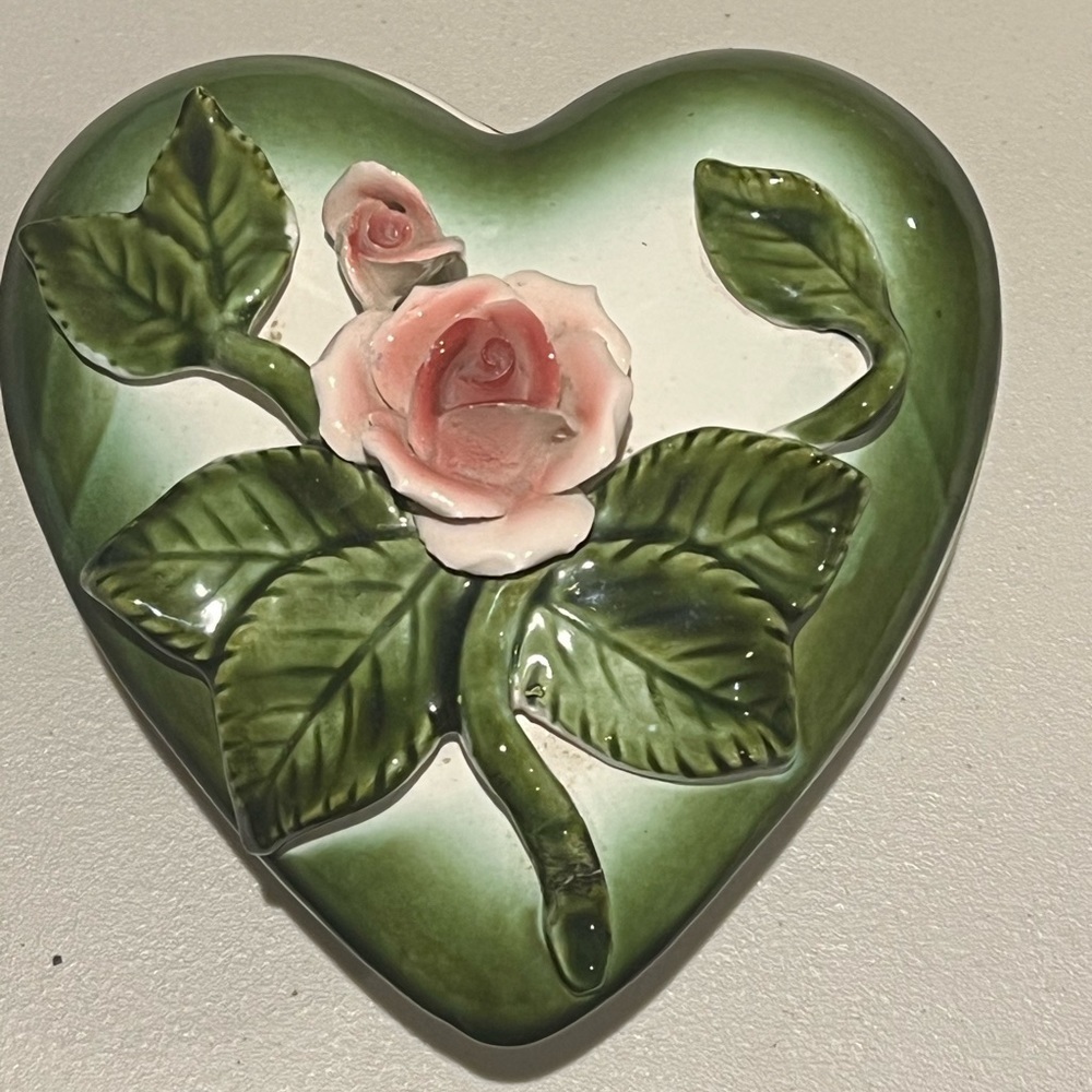Royal‎ Sealy Vintage 1950s Heart  Pink Roses Covered Trinket Box Japan